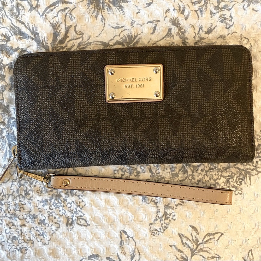 MICHAEL KORS.  Wallet.